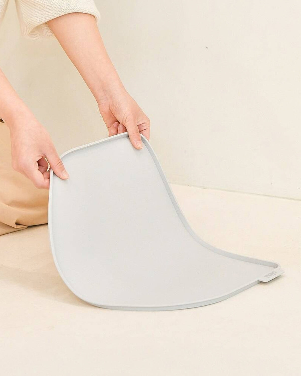 Kenarlı Gri Köpek ve Kedi Mama Kabı Altlığı Olchi Safe Place Mat