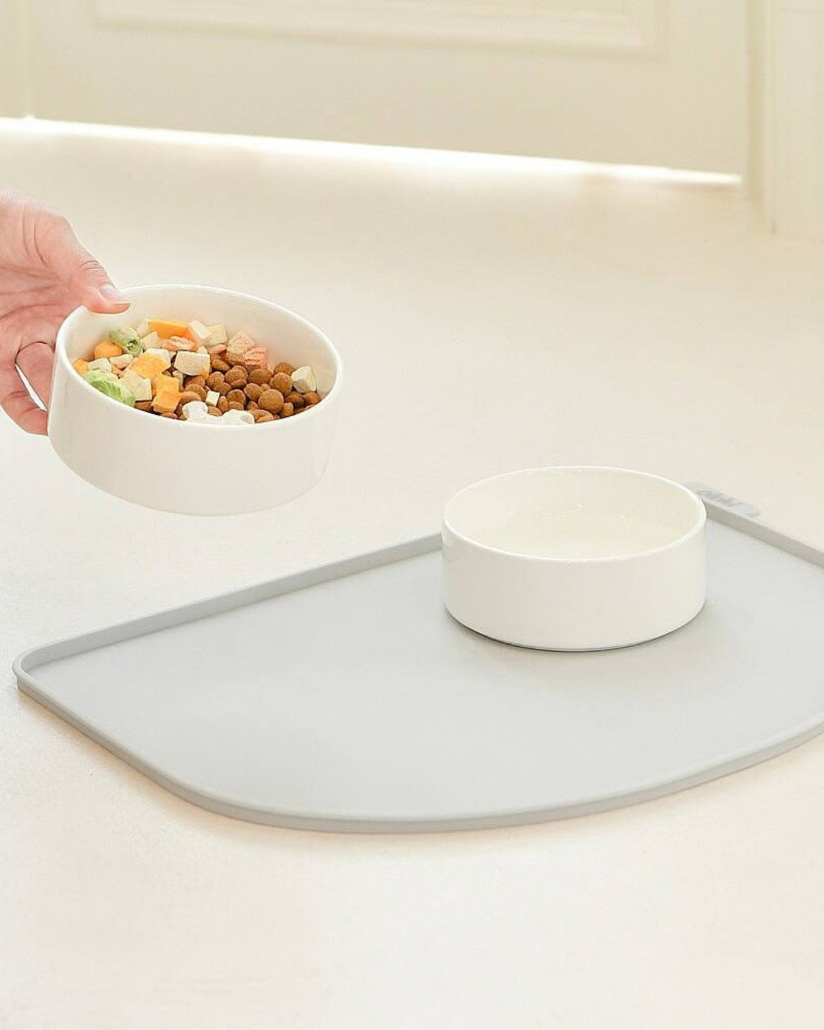 Kenarlı Gri Köpek ve Kedi Mama Kabı Altlığı Olchi Safe Place Mat