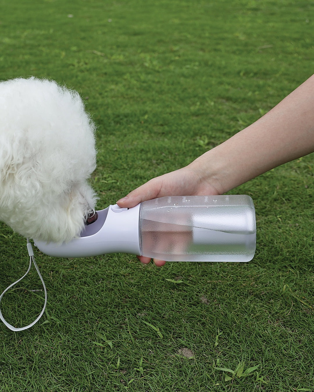 Köpek Seyahat Suluğu 600 ml Mama ve Poşet Bölmeli 3'ü 1 Arada Beyaz M-Pets On the Road White Chalk