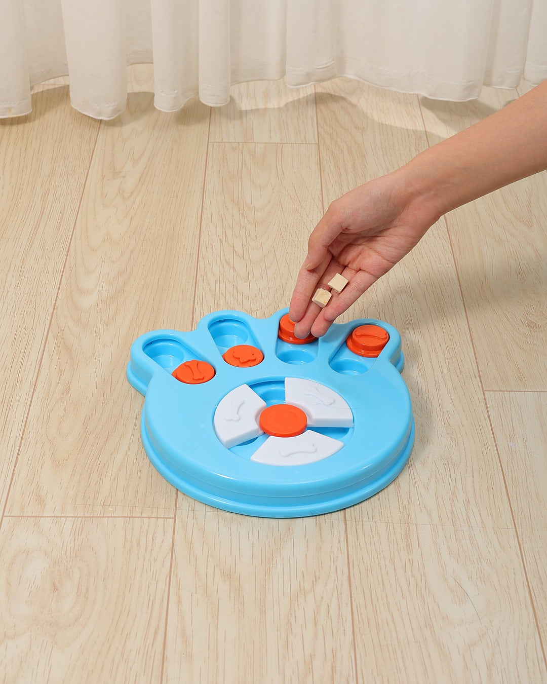 Pati Şeklinde Döner Diskli Köpek Zekâ ve Ödül Oyuncağı Seviye 1 Kolay M-Pets Brainy Games Darwin