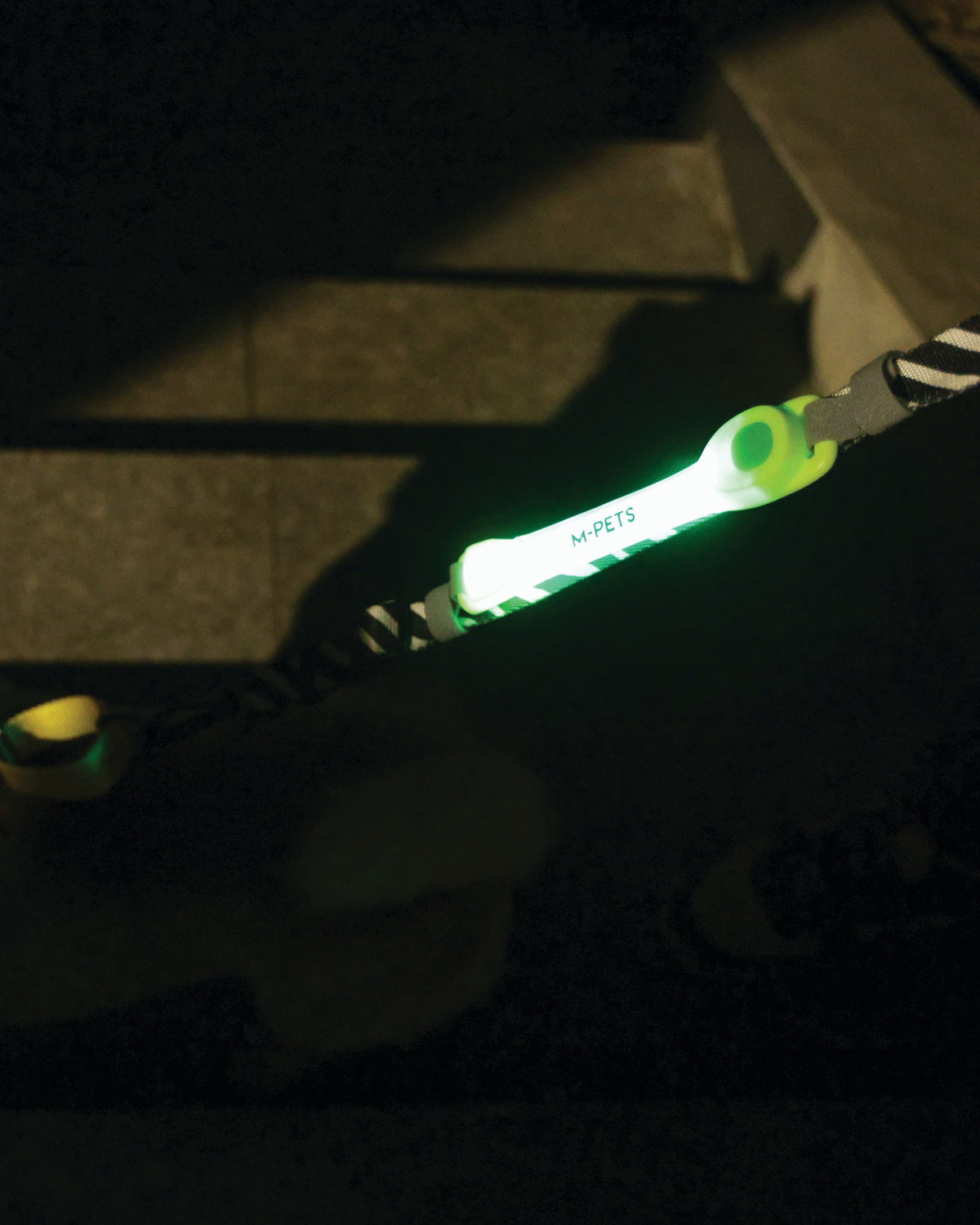 Tasma ve Kayışa Takılan Şarjlı LED Işıklı Güvenlik Bandı Yeşil M-Pets Flash LED Band Green